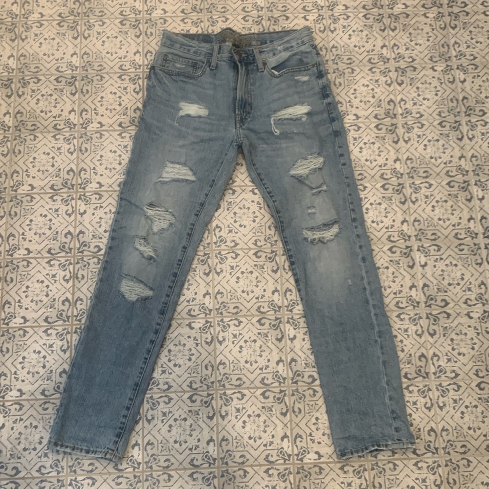 Men’s Distressed Jeans